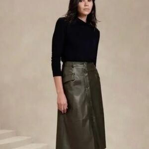 Banana Republic Dark Green Vegan Leather Midi A Line Skirt With Pockets